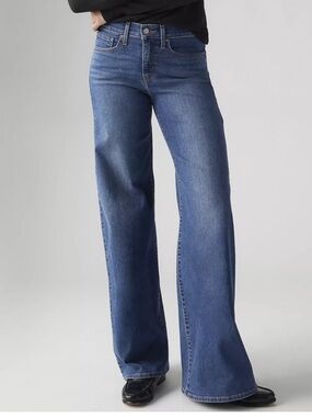 Levi's 318 Shaping Wide Leg Jeans Size 32.